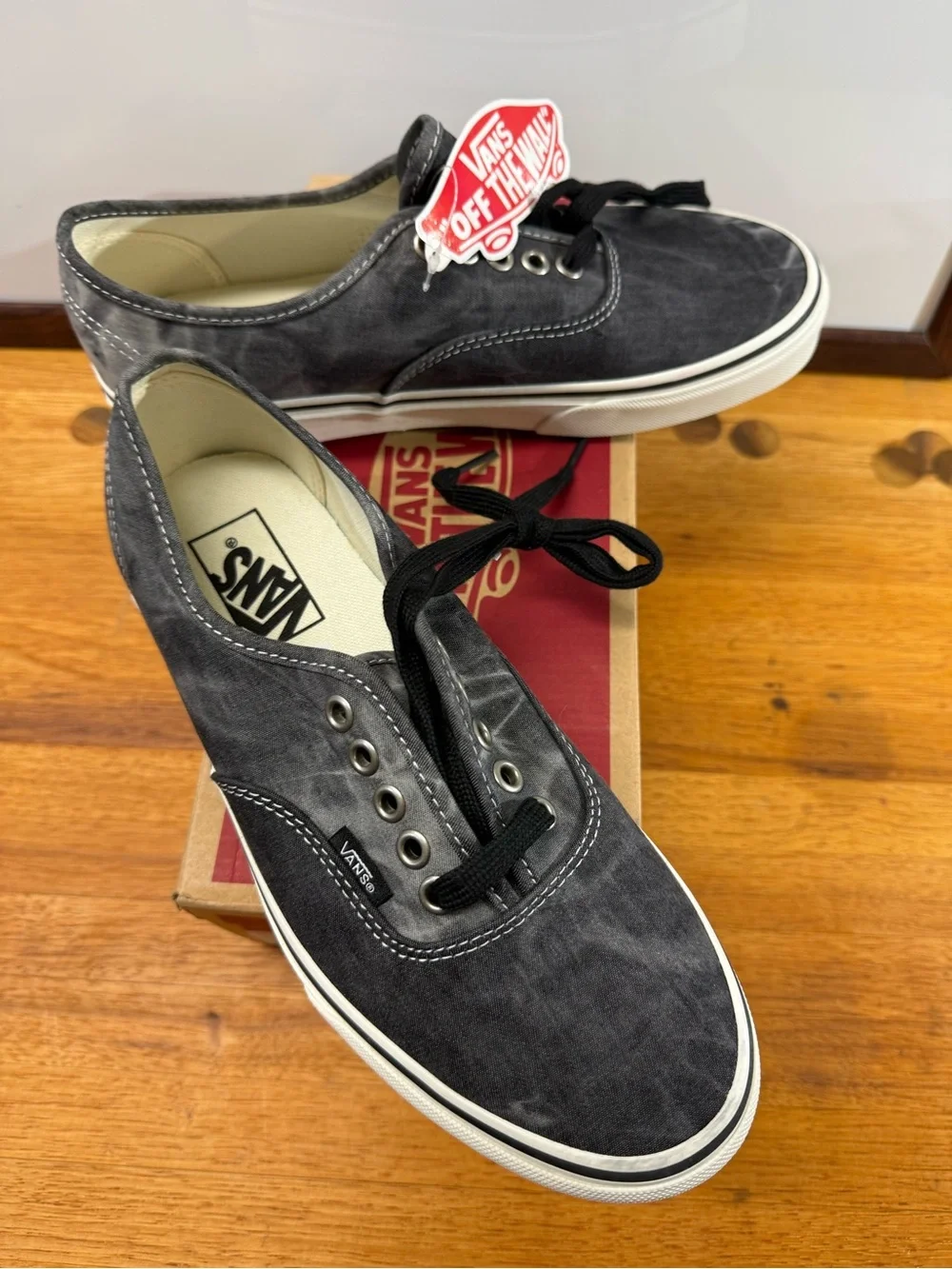 Vans Authentic Sneakers NEW - Black and White